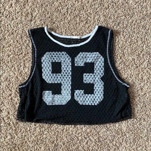 Tops - •MUST BUNDLE• crop top